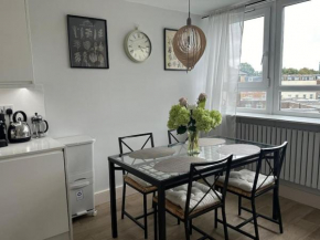 Modern 4 bed-2 bath in Battersea